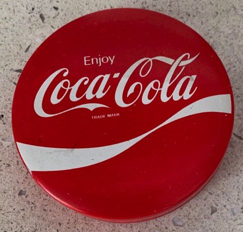 76170-1 € 3,00 coca cola voorraadblikje D7 cm.jpeg